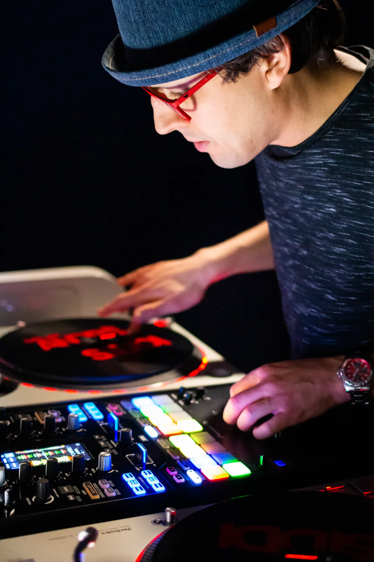 DJ Andre Siddi beim Streamatwork-Event in der Galerie.